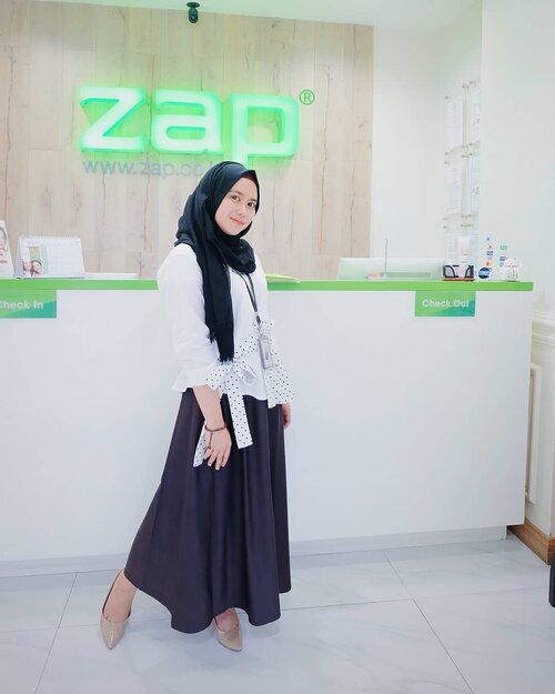 Pasti penasaran kaan before dann afternya nya gimana.. Rangkaian perawatannya apa aja?Ada efek sampingnya nggak?Durasinya berapa lama?Mari dikumpulin pertanyaannya yaaa. Atau bisa langsung cek di instagramnya @zapcoid biar tau lebih detil. Yang jelas, aku sih yessss untuk balik lagi kesana. Kalau bukan kamu yang sayang sama kulitmu,,, siapa lagi? @clozetteid #ZAPPHOTOFACIALGLOW #TEAMPAOLA #NGEZAPPERTAMAKU #Clozetteid #ZAPXClozetteIdReview #ClozetteidReview #ClozetteXZAP #mahan #mahanhonestreview #clozette #clozetter #clozettedaily #shotonfuji #terfujilah #fujifilm_global #gofujifilm .White top from : @berrybenka #mexberrybenka #berrybenkaxme #berrybenka