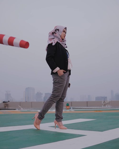 We can't direct the wind but we can adjust sails. . . .Selamat bekerja kembali!Captured by : @marchygabe . .  #mahanwanderdiary #clozette #clozetteid #clozettedaily @clozetteid@duahijabtrans7 #HOOTD #HOOTDDuaHijabTrans7 #DuaHijabTrans7 #HOOTDDuaHijab #duahijab #HOTDDuaHijabTrans7#ootd #outift #outfitpost #outfitoftheday #todayoutfit #ootdmagazine #fashion #supportlocalbrands #vscocam #vsco