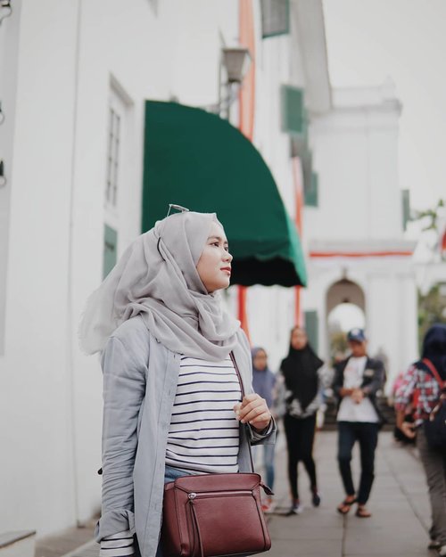 If you get tired, learn to rest, not to quit.Captured by : @al_rasyid . .#mahan #mahanxlovebeauty #mahanhonestreview #mahanwanderdiary #clozette #clozetteid #clozettedaily @clozetteid@duahijabtrans7 #HOOTD #HOOTDDuaHijabTrans7 #DuaHijabTrans7 #HOOTDDuaHijab #duahijab #HOTDDuaHijabTrans7#ootd #outift #outfitpost #outfitoftheday #todayoutfit #ootdmagazine #fashion #supportlocalbrands #vscocam #vsco