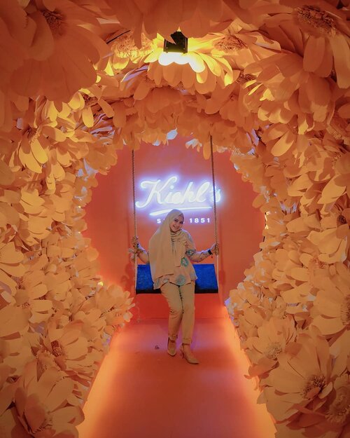 HAPPY BIRTHDAY @kiehlsid !#Latepost for Kiehl's 10th Anniversary !🌻🌻🌻 Swipe left buat liat booth lucu buat foto foto lucu kemariiiin. Selamat hari selasa!Thank you for having me @kiehlsid!#mahan  #clozette #clozetter #clozettedaily #clozette #clozetteid #clozetteindonesia #kiehls #KiehlsID #10YearsKiehlsID @clozetteid