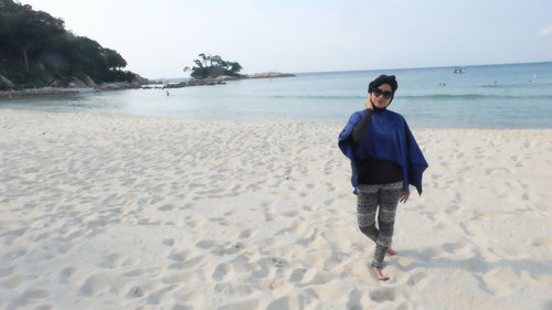when you feel your burkini is too ordinary, just put a turban on your head, pick out your fav sunglasses, and put one more colorful outer on. and you are beach material.
