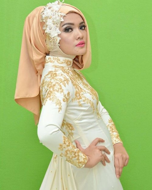 MUA: @sophie_queensha Photographer: @fotoartfor business inquiry @mulia_inc#nofilter #nofilterneeded #closeup #ClozetteID #bride #white #muslimahbride #modelhijab #models