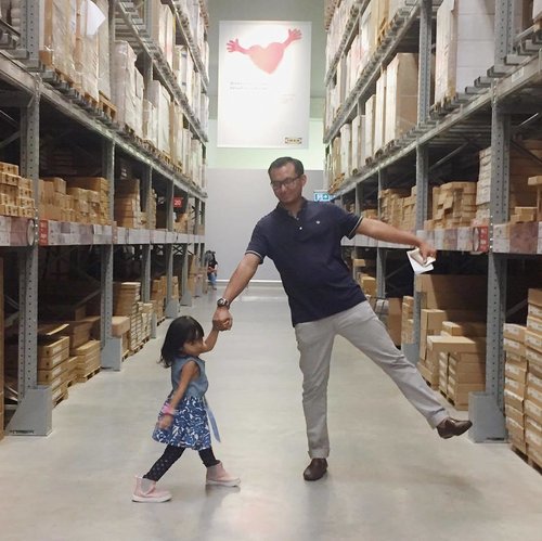 Mandatory place to take  photo @ikea_id

when going to ikea can be so much fun with this lil girl of mine

#ClozetteID #parenting #flower #mommyandme  #mommyblogger #AlikaCelina #instakids #photooftheday