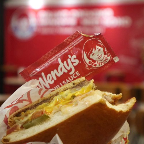 Happening now Grand Opening WENDY'S Neo Soho.

I've been a regular since forever!! always craving for the Baked Potato with broccoli and cheese.

What is your fav menu at @wendysindo ?

#ClozetteID #mommyblogger #wendys #fastfood #photooftheday #lifestyle #foodism #foodporn #burger #bloggerslife #bloggerperempuan #canonM3
