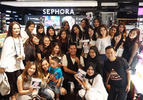 With the one and only @emjsfo and my dear @sephoraidn beauty influencer on our yesterday events with @colormeinsider

#iheartsephora and i heart colorme. Really brings foundation to the next level.

#sephorabeautyinfluencer #ClozetteID #sephora #sephoraIDNxColorme