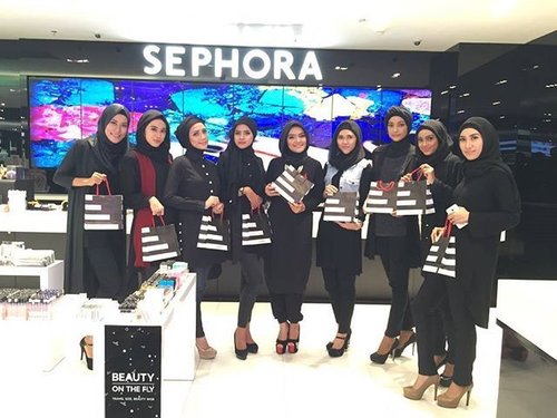 Thank you @sephoraidn 
#sephoraid #sephoraidnmakeupclass #models #muslimahmodel #hijab #ClozetteID