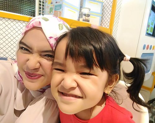 My little me, tell me wdyt
A. Totally look a like
B. Quite similar at some points
C. So-so
D. Totally different.

#momnkids #ClozetteID #parenting #instakids #mommyandme #mommyblogger #smartmama #AlikaCelina #twins #wefie #duckface #selfie