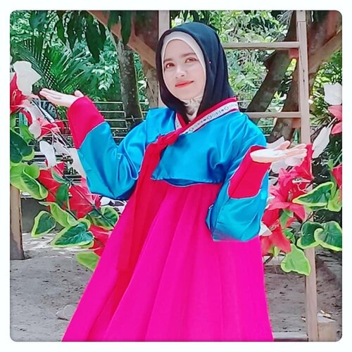 #throwback Edisi dibuang sayank 😛...#hanbokkorea#hanbokmuslim#hijabers#hijabfashion#hijabstyle#fotd#ootd#hijabworld#fashionstyle#ootd#hijaootdindo#ootdhijab#ootdinspiration#instahijab#worldootdhijab#hijabworld#fashionmuslimahmodern#zine#myzinemediakit#brandbacker#selebgramhijab#cantikbergaya#freeendorse#feelfreefeed#styleblogger#colourmehappy#simplethingsmadebeautiful#makeyousmilestyle#styleguide#Clozetteid#