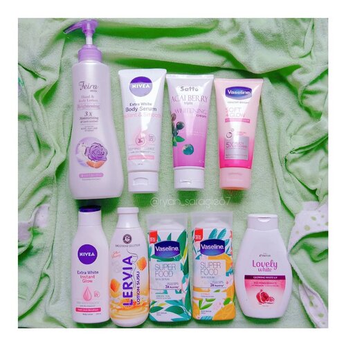 Tenang gaiz, aku gak lagi mo jualan body lotion koq tp aku mau sharing aja jajaran body lotion yang aku pake belakangan ini. Tau sendirilah yang namanya perawatan kulit tuh harus komplit selain pake body wash & body scrub, body lotion and the genk juga sangat dibutuhkam untuk ngerawat kulit agar kulit kita lebih sehat & yang pasti lebih ketjeh..Nah kebetulan aku punya 9 macam body lotion nih, yang penasaran bisa cek detailnya dibawah ya 😉.#Feira White Hand & Body Lotion Brightening Moisturising & Anti Oxidant..#Emeron Lovely White Glowing White UV varian Red Pomegranate.#Lervia Lotion Susu Smooting Solution.#Vaseline Healty Bright Soft + Glow Vit Body Serum serta Vaseline Super Food Skin Serum varian Green Tea & Citrus.#Nivea Extra White Body Serum Radiant & Smooth dan Nivea Extra White Instant Glow .#Satto Acai Berry Triple Moisture Whitening Body Cream.Kegunaan semua body lotion diatas hampir terbilang sama sih seperti menutrisi kulit, melembabkan, melindungi kulit dari paparan sinar uv, melembut dan yang pasti dapat mencerahkan kulit. Untuk body lotion yang mencantumkan kandungan SPF & PA biasanya aku pake saat siang hari untuk benar benar melindungi kulit dari sengatan matahari baik dirumah maupun saat keluar rumah. Sedangkan yang gak ada keterangannya biasanya aku gunakan untuk malam hari aja..Dan untuk isi smuanya berbeda beda ya gaiz, ada yang masih full, ada yang udah setengah bahkan ada yang udah dinafas nafas terakhir 😁😁.Btw biarpun aku punya body lotion sebanyak ini tp jujur aku masih penasaran sama 3 lotion lainnya yakni @cantikcitra Pearl White UV Tone Up Lotion, @nivea_id Hijab Cooling Body Serum & @officialhanasui Body Serum Gel Sakura Exract .FYI kalo smua produk diatas gak disponsori ya alias beli sendiri tapi....setelah postingan ini kalo ada yg niat mo kirimin ke aku, monggo...aku pasti gak nolak (tetap ya ujung ujungnya modus) hahahahaha 😀😀 Happy Weekend .#BodyCare#BodyLotion#BodySerum#BodyCream#BodyCareRoutine#AmRoutine#PMRoutine#WhiteningBodyLotion#Moisturizer#Nourish#HealtySkin#Clozetteid.#바디로션#바디로션추천#화장품#스킨케어#데일리#일상#뷰티그램#뷰티블로거#뷰티스타그램