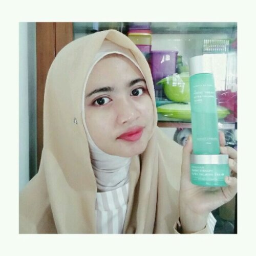 Dan setelah cukup lama postingan kedua produk skincare dari brand @always_be_pure  yakni Forest Therapy Ultra Calming Toner & Forest Therapy Ultra Calming Cream  tertunda. Finally tepat diakhir bulan ini, postingan berhasil tayang diblogku (untuk alasannya kenapa udah aku share diblogku ya) so...jangan lupa mampir disini https://bit.ly/2ZlU73J atau bisa klik link blog yang ada dibioku.Eh...btw sorry banget kalo wajahku merah gitu divideo ini cos seperti yang kelen tau kalo belakangan ini wajahku sempat purging akibat penggunaan salah satu serum dari brand koreayah & Alhamdulillah sekarang udah lumayan dan tinggal rednessnya doank.#alwaysbepure#alwaysbepureindonesia#foresttherapy#koreanskincare#kbeauty#kbeautyaddict#koreanbrand#kstylesbeauty#skincare#toner#cream#bblogger#beautyblogger#hijabblogger#clozetteid#skincarejunkie#instaskincare#instabeauty#instablogger#instainfluencer#올웨이즈비뷰어#스킨케어#페이스#선물스타그램#일상#맛팔#화장품#충전#뷰티그램#뷰티블로거