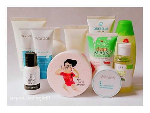 Beberapa senjata tempur yang aku punya untuk mengatasi masalah oily & acne skin yang aku alami 😀Deets :💟 Pyunkang Yul Acne Facial Cleanser, Pyunkang Yul Acne Toner & Pyunkang Yul Acne Cream.💟 Wardah Acnederm Pore Blackhead Balm, Wardah Acnederm Day Moisturizer, Wardah Acnederm Acne Spot Treatment Gel.💟 Viva Milk Cleanser Green Tea & Viva White Clean Mask Refreshner For Oily & Acne Skin.💟 Evete Super Green Essence💟 Cosrx One Step Original Clear Pad.💟 The Inkey List Beta Hydroxy Acid.💟 Quesella Facial Treatment Cleanser.Nah...dari semuanya yang mana yang udah kelen cobain? Share dikomen ya 😉...#pyunkangyul#wardah#viva#evete#cosrx#theinkeylist#quesella#oilyskin#acneskin#skincare#skincareroutine#beauty#beautycare#healthyskincare#healthyskin#naturalskincare#abcommunity#clozetteid#beautyblogger#qupas#스킨케어#페이스#일상#화장품#수분충전#뷰티그램#뷰티블