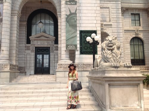 I failed to be a fashion killer in Universal Studio, Singapore :p I combined green top and floral maxi skirt xx