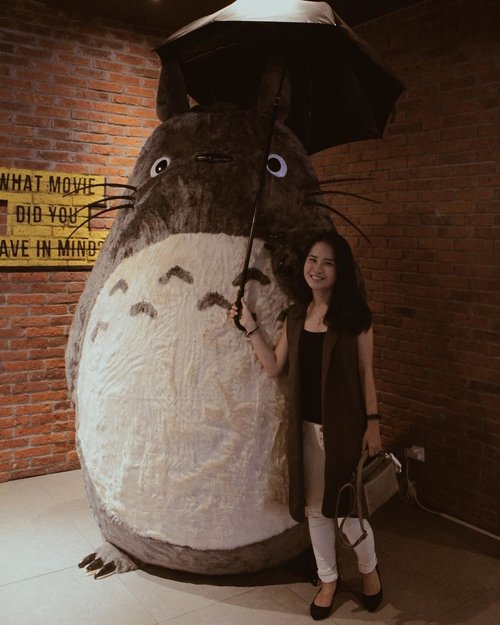Totoro is my bestfriend since day 1...#nataldesiOOTD #clozetteid #fashionblogger #beautyblogger #styleinspiration #styleinspo #lookbookindonesia #ootdindo #ggrep #style #beautybloggerindonesia #ootdfashion