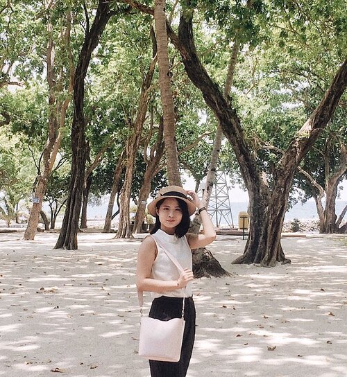 Beach please 🏖🏝..#nataldesiOOTD #clozetteid #fashionblogger #beautyblogger #styleinspiration #styleinspo #lookbookindonesia #ootdindo #ggrep #style #beautybloggerindonesia #ootdfashion