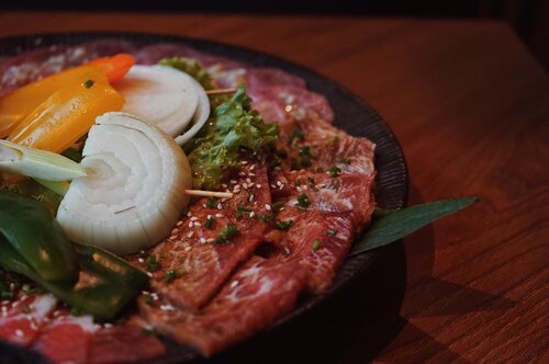 Today lagi mau BBQ-an. Eh, cek rekomendasi di suggest buat ke WAKI Japanese BBQ Dining @wakibbq
Pilihan menu nya banyak. Aku pesen WAKI platter yang isi nya pas banget buat 2 orang (me & my bf). Isi dagingnya beragam dan rasanya pas bgt di lidah. Dan harganya terjangkau 🐮 Datang lagi? Pasti 👍🏻
————
📍 WAKI @wakibbq
Jl. Tanjung Karang No. 5, Thamrin, Jakarta Pusat
-
-

#wakiplatter #kalbi #jyokalbi #meatlover #bbqmeat #meatporn #makanmalam #foodie #instafood #vscofood #foodporn #foodgasm #mouthgasm #igfood #jktfoodseeker #jktfoodbang #jktfooddestination #kulinerjakartapusat #jakartafoodies #nibbleapp #wakijapaneserestaurant #japanesebbq #beeflover #beefporn #japanesefood #dinnerideas #clozetteid