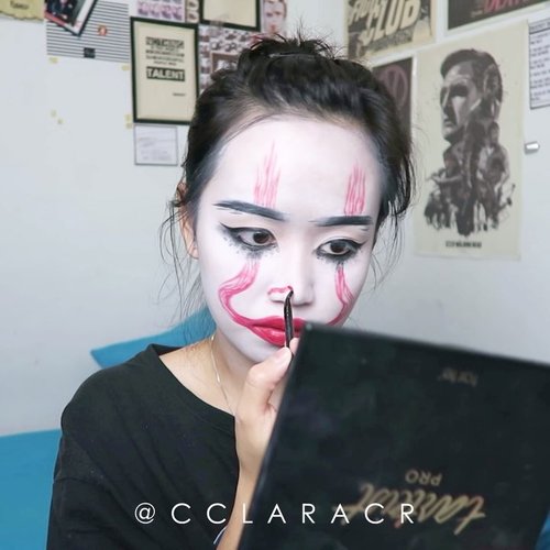 Mini tutorial how i created the pennywise clown! Products detail was on my previous post! Using @ikon.co.id brush to help me with the blending!
.
#ibv #ibvlogger #indobeautygram #ivg #ivgbeauty @indovidgram @indobeautygram #hudabeauty #clozette #clozetteid #undiscovered_muas #make4glam #wakeupandmakeup @undiscovered_muas @featuremuas @underratedmua #beautyjunkie #beautyenthusiast