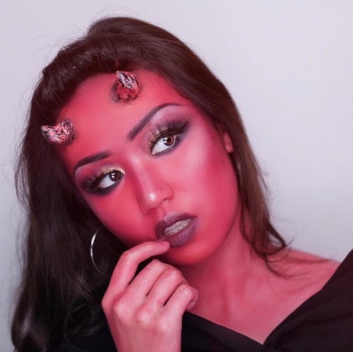 Another halloween look! Pin up demon inspired by @chrisspy and @lucygarland ! 
Product used: 
@nyxcosmetics_indonesia lipsticks
@sigmabeauty brushes
@morphebrushes 35b palette
@thebalmid mary lou highligther
.
.
.
#ibv #ibvlogger #indobeautygram #ivg #ivgbeauty @indovidgram @indobeautygram #hudabeauty #clozette #clozetteid #undiscovered_muas #make4glam #wakeupandmakeup @undiscovered_muas @featuremuas @underratedmua #beautyjunkie #beautyenthusiast