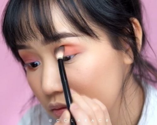 Using the @urbandecaycosmetics #udindonesia born to run eyeshadow palette just look at those colors! Im in love :’)@lancomeofficial #lancomeid hypnose doll mascara *terbaiq*@peripera_official sugar glow tint no.2 (the tube looks scaryyyy tapi ini bagus banget for a natural look!) ...#indobeautygram #ivgbeauty @indovidgram @indobeautygram #clozette #clozetteid #undiscovered_muas @tampilcantik #tampilcantik #make4glam @undiscovered_muas @featuremuas @underratedmua @muasfeaturing #charisceleb