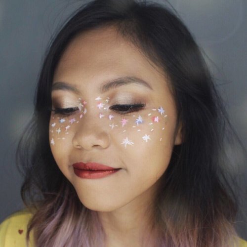 I hope you guys have a warm night🌹 freckles are inspired by @milk1422 💞.#beautybloggerindonesia #tribepost #bandungbeautyblogger #ivgbeauty #wakeupandmakeup #makeuptutorial #fakeupfix #muasfeaturing #beautyandhairdiaries #muabdg #maryhadalittleglam #fakeuproom #bunnyneedsmakeup #indoneautysquad #videodandan #tutorialmakeupcantik #brian_champagne #videomakeup #thepowerofmakeup #clozetteid #fdbeauty