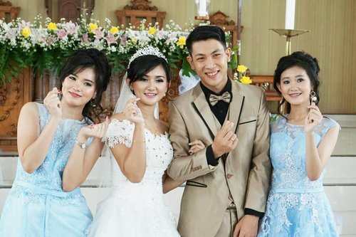 #MyFamilyPicKalo di Korea artinya LOVE.Tapi kalo suamiku bilang MINTA DUIT 😄..Gpplah yang penting bagus fotonya 😄😄.#ClozetteStar #ClozetteID #familypic #Wedding #holymatrimony
