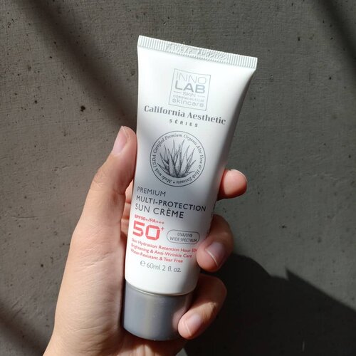 Luar biasa cuaca belakangan ini. Puanasnya minta ampun, ada yg merasakan hal yg sama? Inget ya aplikasikan Sunscreen supaya gak gosong dan timbul flek 😆.
.
Soal sunscreen, aku selalu pilih2 karena aku kurang suka sunscreen yang lengket.

Innolab Multi-Protection Sun Cream ini salah satu produk favoriteku karena :
+ Sudah mengandung SPF 50+/PA+++
+ Mengandung Centella Asiatica yang dapat mengatasi masalah kulit
+ Tidak menimbulkan whitecast
+ Membuat kulit jadi lembab tapi tidak lengket
+ Mengandung Grapefruit Exctract yang dapat menjadikan kulit sehat
+ Bisa dijadikan makeup base juga 😎.
.
Ada yang udah pernah cobain? Kalau belum, bisa beli di 👇🏻
https://hicharis.net/KorneliaLuciana/GhV

#LuciSkincareReview
#oilyskin #kulitberminyak #kulitsensitif #INNOLAB #CharisCeleb #clozetteid #MULTI-PROTECTIONSUNCREME SPF 50+/PA+++ #suncream #skincare  #CHARIS #hicharis @hicharis_official @charis_celeb