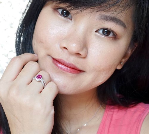 💕💕
Thank you @heavenlynirwana suka banget sama cincinya. Cakep bangetttt. Sesuai dengan seleraku banget.
.
Untuk cincin yang aku pake ini terbuat dari Sapphire Gem lho. Cantik banget warna batunya pink cantik.
.
Sebentar lagi lebaran, untuk menambah penampilan menjadi lebih cantik lagi, boleh banget lihat koleksi2 cincin dari @heavenlynirwana 😊
.
#BeautyBlogger #Blogger #BeautyBloggerIndonesia #BloggerIndonesia #ClozetteStar #ClozetteID #ClozetteDaily #Vlogger #BloggerJogja
#BeautyBloggerJogja
#JogjaBloggirls #bvloggerid