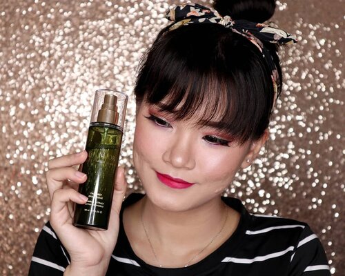 Lagi suka pakai @damior_official Bamboo Face Mist sebelum makeup atau waktu pakai dermapen. Karena face mist ini bikin kulitku segar seketika dan membantu memberikan kelembaban untuk kulit yang kering. Setelah makeup juga bisa pakai face mist ini supaya lebih tahan lama 😊.
Belinya di 👇🏻
hicharis.net/KorneliaLuciana
#Charis #CharisCeleb #DamiorBambooFaceMist #Damior #ClozetteID #ClozetteStar #FaceMist
#DamiorFaceMist #makeup #skincare