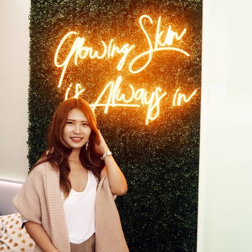 🙋
Who looves glowing skin so much? *raising hands*
Yash, @z_glow.id has opened another branch at Kemang! It eases us who lives in Jakarta to reach out.
Anyway, I'm really impressed with their 5-in-1 treatment. And you know what? It won't cause redness on the skin (30 minutes after treatment your skin will 100% be normal) and the goodnews is you can use any kind of skin care and makeup after it. That's really the advanced technology that they have! Find out more at their account @z_glow.id 🙆
.
#zglowkemang
#glowingskinisalwaysin
@z_glow.id @futrizulya @bloggercrony