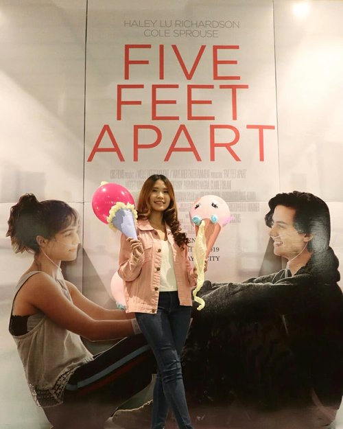 👀It's such a great experience to be able to watch the screening of Five Feet Apart.Never expect the moral story would be this deep. I felt like I didn't even blink while watching 😂 I think this movie tells us much about life, where it's not also serious that it puts some little fun inside.Anyway, as you might run out of tears, don't forget to touch up your make up. I choose to have these from @absolutenewyork_id to do its job so my face becomes feesh and glowing again 💕ANYWAY, DON'T FORGET TO WATCH THE FILM! IT'S TOMORROW! (ps. I'm sure you won't regret it 😎) @clozetteid#FiveFeetApart #ClozetteID #AbsoluteNewYork #AbsoluteNewYorkID
