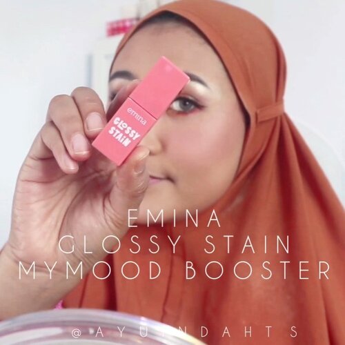 Ini semalamnya abizz nangis ngak jelas. Kubiarin aja, supaya plong. Trus mainan make up supaya bisa tersenyum dan asli, sepanjang make up memang susah tersenyum. Tapi endingnya sih bisa jugaaa🙃..Product Used:✨ @etudeofficial Drawing Eye Brow shade Grey✨ @clinelleid Miracle Aqua Capsule EE Cream shade Natural✨ @maybelline Concealer shade 20 sand sable✨ @pondsindonesia Maguc Powder BB✨ @pudaiercosmetics Fish Scale HD Palette✨ @essau.beaute Strengh Waterproof Eyeliner✨ @rollover.reaction BrowCara Eyebrow Prefector shade Clear✨ @lorealindonesia @getthelookid voluminous Lash Paradise✨ @eminacosmetics @eminacosmetics_mks Glossy Stain shade 04 Peach Sprinkle✨ @eminacosmetics_mks Cheeklit Pressed Blush shade Violet Berry✨ @elfcosmetics Countur Palette X @extica.id Gradation Bronzer Royal Bronze✨ @thebalmid Mary Lou Manizer✨ @hijab_hany Bergo X Bella Square✨ @dreamcolorlens Idol Desire EuroThis make up look special for @hnk.l ❤️❤️ #MakassarBeautyGram #IndobeautyGram #BeautyBloggerMakassar #BeautyVloggerMakassar #BeautyEnthusiastMakassar #AyundaHits #clozetteid #MakeUpTutorial