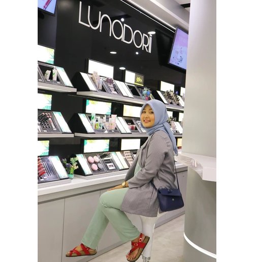 Selamat hari mingguu💕 @lunadorii hari ini open store di Mall Panakukang Lantai dasae uunit C1-25 dan lagi diskon 30% HANYA HARI INI !! Ayoo buruan sebelum ke habisan waktu 😱.. .. #Lunadorii #LunadoriiMakassar #AyundaHits #BloggerMakassar #InfluencerMakassar #VloggerMakassar #MakassarBeautyGram #MBGXLunadorii #ClozetteId
