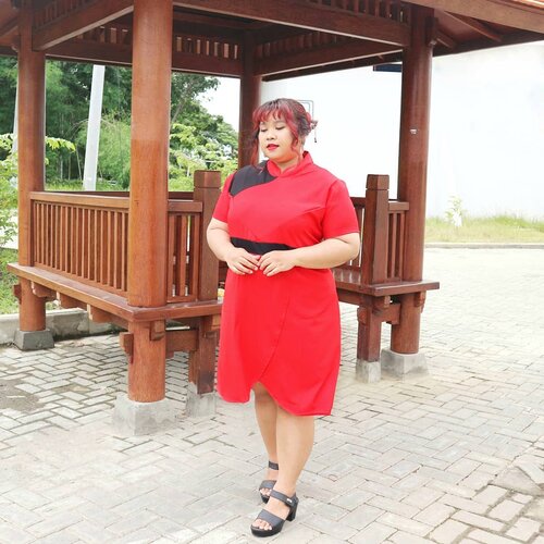 Red is part of my name. It's in my hair and I'm also wearing it. Red is me. 
Cheongsam: @grace.bigsize 
#Clozetteid #clozetteootd  #ootdbigsizeindo #fashion #cute #ootdplussize #ootdcurvy #ootdplussizeindo #curvy #clozetteid #fashionaddict #fashionstyle  #cny #cny2020 #curvygirl #plussize #endorsementindo
#endorsement #bodypositive #celebratemysize #ootdindonesia #ootdindo #curvywomanindo
 #influencersurabaya #beautyhasnosize #missbbwindonesia #ootdredhacs #redhacsmixnmatch