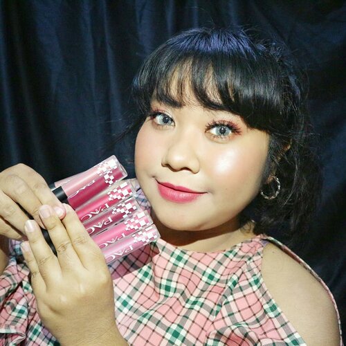 Hoiiii udah pada nonton video yg aku share tadi pagi belom?? Ada swatch lengkap dari @pac_mt Satin Lip Cream loh. Formulanya yg nyaman, ringan, tapi awet dan waterproof ini bikin enak banget mau mix warna buat bikin shade baru. Ini yg di bibir aku kombinasi Dolce Bennet sama Purple Demigod. Manis banget kan yah. 🤗🤗🤗 Ada 8 warna yg cantek canteeek dan cucok buat kulit Indonesia. 💋
Cus lah cek di Shopee Official Shop Martha Tilaar, ada promo sampe besok aja sis. 👌👌 #xPACtation @sbybeautyblogger #sbybeautyblogger  #makeup #pacsatinlipcream #satinlipcream #paccosmetics #pacmarthatilaar  #makeupaddict #lipstickswatch #localbrand #indonesiancosmetics #makeupjunkie #makeover #ClozetteID #beautyblogger #beauty  #indonesian #bblogger  #instamakeup  #instabeauty #beautybloggerid #beautybloggersurabaya #surabayabeautyblogger