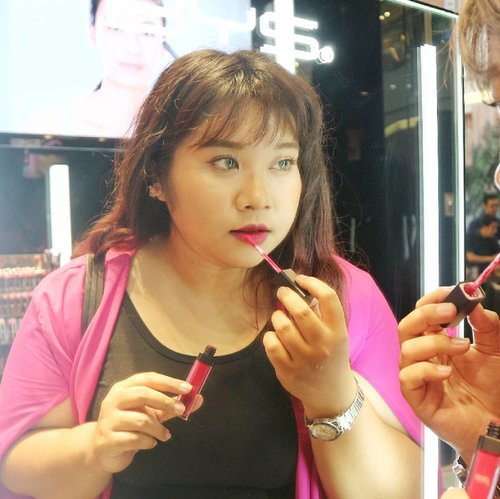 Attending Grand Opening @byscosmetics_id  new studio at @pakuwonmallsby 
Trying their newest lip cream in the shade Pink Alike. So prettyyy~~~ #byscosmetics #bysberriespalette #bysalloverberries #byspakuwonmall #makeup #makeupaddict #makeupjunkie #makeover #ClozetteID #beautyblogger #beauty #indonesian #bblogger #instamakeup #instabeautyeyr #beautybloggerid #beautybloggersurabaya #surabayabeautyblogger
#indonesian #beautyevent #beautygathering  #bloggergathering #eventsurabaya