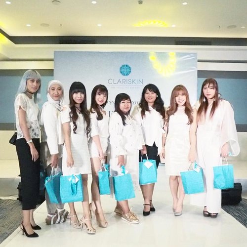 Throwback from yesterday event!! The Secret of Timeless Beauty with Beautyphilosophy. We enjoy fashion show by Fonny Tunggal and Nancy Warren also Beauty Talk Show by Clariskin and Warren Tjandra. 
Last but not least, our friend @chelseaflo win the grand prize of Beauty Gift worth Rp. 10.000.000.
Congratulations!!! #beauty 
#makeup #makeupaddict #makeupjunkie #makeover #ClozetteID #beautyblogger #beauty #indonesian #bblogger #instamakeup #instabeautyeyr #beautybloggerid #beautybloggersurabaya #surabayabeautyblogger
#indonesian #beautyevent #fashionshow #summerfashionshow #couturefashion #beautytalkshow #talkshow #eventsurabaya
