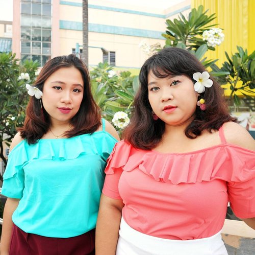 We are ready for spring! 🌸🌺🌸🌺🌸🌺
Me and @reginapitupulu wearing Such a Tease top from @koozel.id in Salmon and Tosca. 
Flowy materials, flirty details and fun colors are perfect spice up your spring time.  #endorsement #endorsementid #endorsementindo #endorsersby
 #ootd #ootdbigsize #ootdbigsizeindo #fashion #cute #ootdplussize #ootdcurvy #ootdplussizeindo #ootdbigsizeindo #curvy #clozetteid #blogger #bblogger #beautyblogger #surabayabeautyblogger #sbybeautyblogger #curvygirl #plussize
#bodypositive #celebratemysize #ootdindonesia #ootdindo #curvystyleideasid
 #influencersurabaya #beautyhasnosize