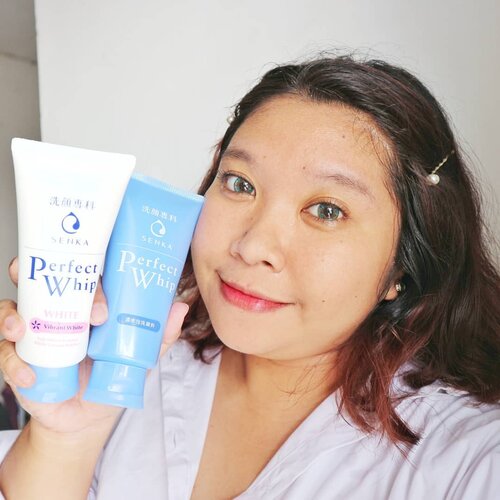 My Ultimate Favorite Facial Foam! Senka Perfect Whip, facial foam yang udah 10 tahun mendapatkan predikat sebagai sabun cuci wajah nomor 1 di Jepang. Apa sih yang bikin senka hype banget? Busa yang dihasilkan Senka Perfect Whip itu lebih banyak, lebih padat dan lebih lembut jadi bisa bersihin wajah lebih maksimal. Ada 4 varian yang bisa kalian pilih juga loh yaitu, Clean & Nourished Skin (moist), Fair & Radiant Skin (white), Matte Skin for Longer (Anti Oily/Matte), Deep Cleanse & Brighten Skin (white clay). Selain Perfect Whip, Senka juga punya beragam produk lain seperti oil cleanser, micellar water sampai sheet mask. Kebetulan aku udah nulis nih review lengkap di blog aku. Jangan lupa mampir yah! 
#PerfectWhip210 #SenkaIndonesia #PefectlySuppin
#skincarereview #skincare #facialfoam #Clozetteid #surabayabeautyblogger #sbybeautyblogger #beauty #beautybloggerid