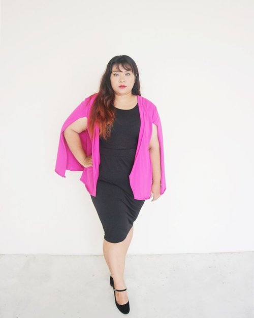 It's not about the size. It's also not about the skintone that makes you pretty. Confidence is the best thing you can wear from head to toe to make you even more beautiful. Chin up, smile, and spread the positivity to the world. .
.
Pink Cape Blazer and Black Pencil Skirt from @bodybigsize 
#ootdsahabatfabi 
#ootd #ootdbigsize #ootdbigsizeindo #fashion #cute #ootdplussize #ootdcurvy #plussizeindonesia  #ootdplussizeindo #ootdbigsizeindo #curvy #clozetteid #blogger #bblogger #beautyblogger #surabayabeautyblogger #sbybeautyblogger #curvygirl #plussize
#bodypositive #celebratemysize #ootdindonesia #ootdindo #curvystyleideasid #summer  #celebratemysize #beautyhasnosize