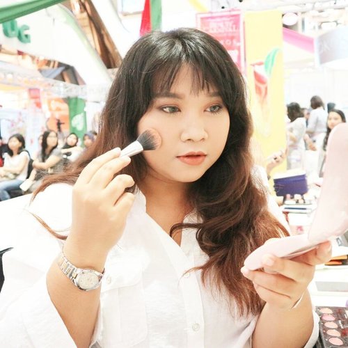When you don't know how to contour and highlight because there are no hollow and everywhere is a high area of your cheek but you just swipe your brush like it's gonna work...
#sbybeautyblogger #sbbxbiokosevent
#beauty 
#makeup #makeupaddict #makeupjunkie #makeover #ClozetteID #beautyblogger #beauty #indonesian #bblogger #instamakeup #instabeauty #beautybloggerid #beautybloggersurabaya #surabayabeautyblogger
#indonesian