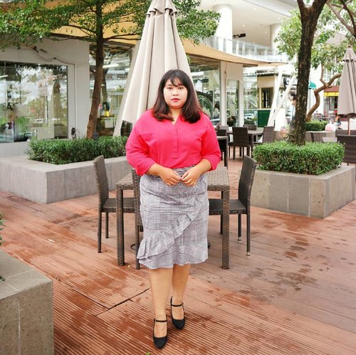 I can't move on from this outfit. So please don't get bored 😂😂 My theme for this office wear look is Professionally Sexy and Cute. 💁💃
.
.
Top : Classy Cassy from @koozel.id is super comfy and lightweight, perfect office wear in this humid weather.
Skirt : Novia skirt from @bodybigsize has super trendy glen plaid pattern and the cutting is sexy + cute at the same time. 
Shoes : @paylessid Fiomi Mary Jane Heels for a timeless professional look. 
#endorsement
#endorsementid #endorsementindo #endorsersby
 #ootd #ootdbigsize #ootdbigsizeindo #fashion #cute #ootdplussize #ootdcurvy #ootdplussizeindo #ootdbigsizeindo #curvy #clozetteid #blogger #bblogger #beautyblogger #surabayabeautyblogger #sbybeautyblogger #curvygirl #plussize
#bodypositive #celebratemysize #ootdindonesia #ootdindo #curvystyleideasid
 #influencersurabaya #beautyhasnosize #missbbwindonesia