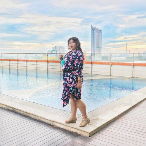 Somewhere between the blue skies and the sun.
.
.
The best view of Surabaya sky from the 5th floor @fairfieldsurabaya .
.
#ootd #ootdbigsize #ootdbigsizeindo #fashion #cute #ootdplussize #ootdcurvy #ootdplussizeindo #ootdbigsizeindo #curvy #clozetteid #blogger #bblogger #beautyblogger #surabayabeautyblogger #sbybeautyblogger #curvygirl #plussize
#bodypositive #celebratemysize #ootdindonesia #ootdindo #curvystyleideasid #influencersurabaya #beautyhasnosize