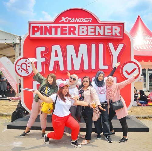 Keseruan kita semua hari ini di @mitsubishimotorsid Xpander Pinter Bener Family Festival yg di gelar di Parkir Utara Lenmarc Mall Surabaya! Ada Meet and Greet bareng brand ambassador Xpander yaitu @ringgoagus dan @sabaidieter ! Bakal ada penampilan D'Masic dan Virzha lo! Acara ini berlangsung dari tanggal 21 sampai 22 September. Yuk dateng! Karena ada berbagai games berhadiah yg seru seru banget! Gratis untuk umum! Cusss 🚗#PilihXpanderPinterBener #XpanderPBFF #PBFFSurabaya #KumparanPBFFSurabaya#blogger #bloggersurabaya #surabayabeautyblogger #Clozetteid