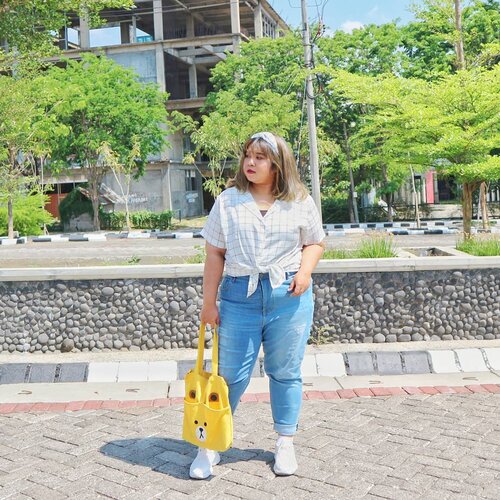 Stand tall and show your curve. #shoxsquad #Clozetteid #clozetteootd  #ootdbigsizeindo #fashion #cute #ootdplussize #ootdcurvy #ootdplussizeindo #curvy #clozetteid #blogger #bblogger #beautyblogger #surabayabeautyblogger #sbybeautyblogger #curvygirl #plussize #endorsementindo#endorsement #bodypositive #celebratemysize #ootdindonesia #ootdindo #curvystyleideasid #influencersurabaya #beautyhasnosize #missbbwindonesia #ootdredhacs #redhacsmixnmatch