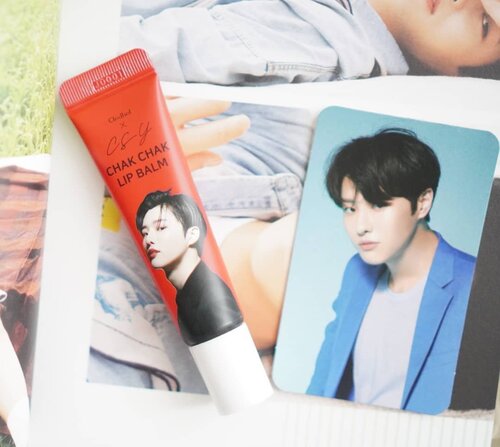 Aku tak punya bunga..Aku tak punya harta..jadi yang bisa aku pamer hanya dirimu..itupun cuma satu aza sombong bener dah 😂lip balm @cledbel_official x Cho SeungYoun @woodz_dnwmApa lip balm ini akan aku pake? Jelas tidak karena ku tak sanggup 😂#shantyhuang #cledbel #cledbelchoseungyoun #choseungyoun #lipbalm #moodz #Clozetteid #Clozettedaily