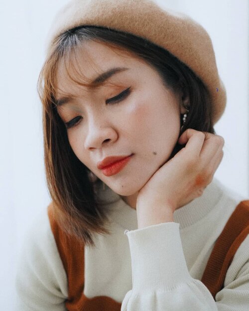 Aku harus kerja keras soalnya harga skinker dan lipstick makin hari makin mahal 😂

lips product yang aku pakai di foto ini lip tint no 05 dari Pixy Get Ingked,
btw udah join giveaway aku?#Shantyhuang #beauty #selfie #selca #Clozetteid #Clozettedaily #instagood #instadaily