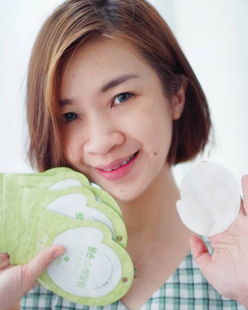 Punya kulit sensitif dan ga bisa menggunakan produk dengan butiran scrub?

Peeling pad ini bisa kalian jadikan pilihan, pad yang dua sisinya punya tekstur berbeda ini bangus banget untuk mengangkat sel kulit mati dan terutama produk dari @frudiaindonesia Green pore peeling pad ini: ♥️Mengandung hypoallergenic sehingga cocok untuk kulit sensitif
♥️Mengangkat sel kulit mati
♥️Mengontrol sebum
♥️Menghilangkan komedo
♥️Mengecilkan pori-pori

Peeling pad ini aman banget digunakan, ga ada sensasi perih atau panas, dan aroma nya tuch buat berasa relax dan tersedia dalam versi jar dan satuan loch.

#Shantyhuang
#beauty #frudiagreengrape #frudiaindonesia #peeling #peelingpad #beautyreview #koreanskincare #Clozetteid #Clozettedaily #instagood #instadaily