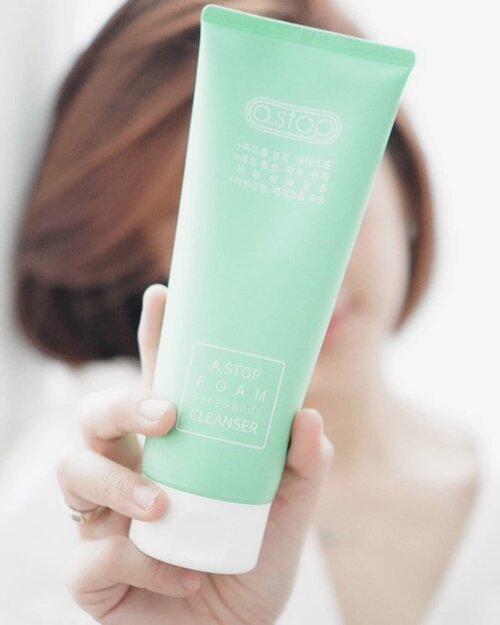 Punggung dan wajah jerawatan?

Cobain dech cleanser multi fungsi dari @a.stop2man yang bisa digunakan untuk face and body yang bermasalah dengan jerawat dan minyak berlebih.

Cleanser ini punya aroma segar dengan busa yang tidak berlebih tapi efektif banget membersihkan wajah dan badan dari kotoran yang menempel, cleanser ini travel size kalo buat di bawa traveling karena multifungsi.

Buat teman-teman yang mau beli bisa mampir ke charis shop aku,link ada di bio atau
hicharis.net/Shantyhuang/MUa 
#shantyhuang #beautyblogger #astop  #astopfoamcleanser #skincarekorea #skincarejerawat #charisceleb #hicharis #clozettedaily #clozetteid #instagood