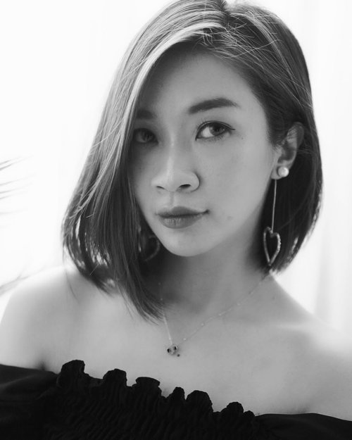 Challenge accepted @lisahiu 🥰

“F.L.Y. First Love Yourself. Others will come next.”❤️
#shantyhuang #womanempowerment #womansupportingwomen #selca #blackandwhitephotography #clozettedaily #clozetteid