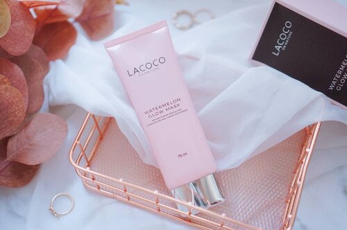 Happy monday.. Suka banget sleeping mask @lacoco.id watermelon glow mask ini.Masker yang buat jadi pengen ngaca setiap bangun tidur, soalnya hasilnya bener-bener buat wajah jadi glowing, lembab banget.@clozetteidreview lengkapnya bisa mampir ke blog aku yahttps://www.shantyhuang.com/2019/07/review-lacoco-watermelon-glow-mask.html#shantyhuang  #Clozetteid #LACOCOXClozetteIDReview #LacocoEnNature #Clozetteidreview