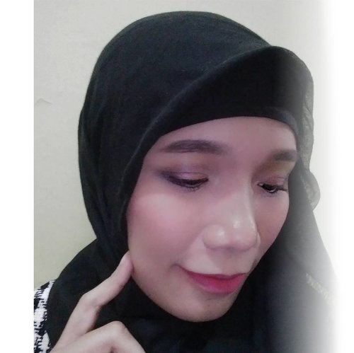 sedikit hasil dari keseringan liat tutorial utk eyemakeup 👀
.
#eyemakeup #makeupforhijabi #makeupforeyes #eyesshadow #milanieyeshadow #silkygirleyeshadow #milanilondon #silkygirl #hijabi #hijabiandfab #hijabifashion #hijabblogger #blogger #clozetteid #clozette #hijabfashion #fashionblogger #blog #lifestyle #lifestyleblogger